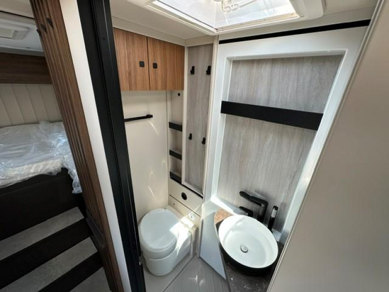Bürstner Signature SFT 7.0 CAMPER VAN HET JAAR!  foto: 17