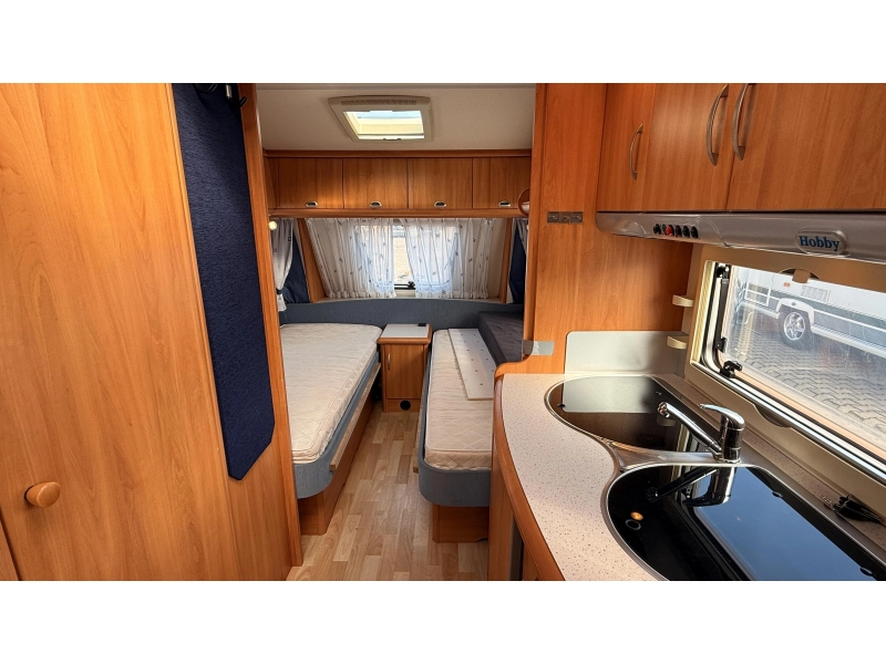 Hobby De luxe Easy 495 UL lits jumeaux salon rond photo : 10