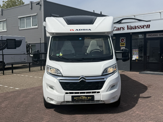 Adria CORAL 600 SC 164 PS Euro 6 sehr kompaktes Wohnmobil Queensize-Bett Panoramadach elektr. Fahrradtr&auml;ger TV 2x Solarpanel Remis Plissee Maxxfan Navi Kamera Leder Fliegengittert&uuml;r Foto: 1