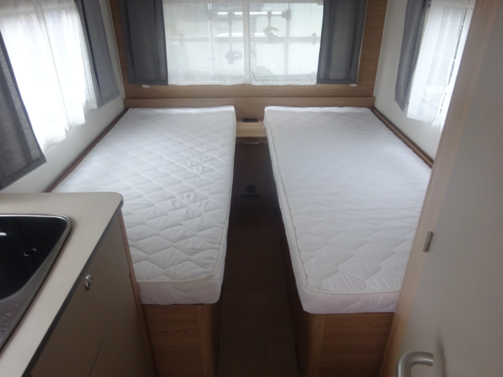 Lmc Sassino 460UL Enkele Bedden+Mover+Voortent foto: 9