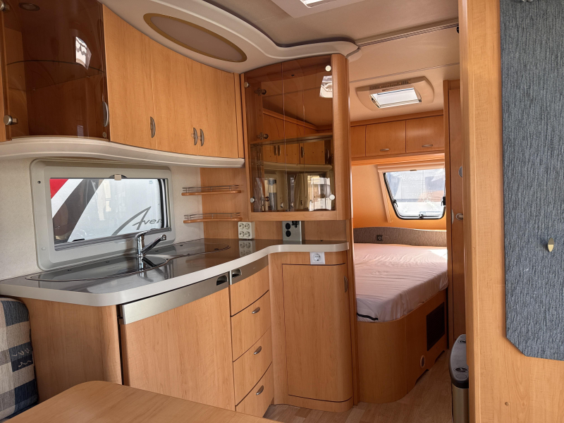 Hobby De Luxe 460 UFE Mover/Voortent/Fietsdr.  foto: 4