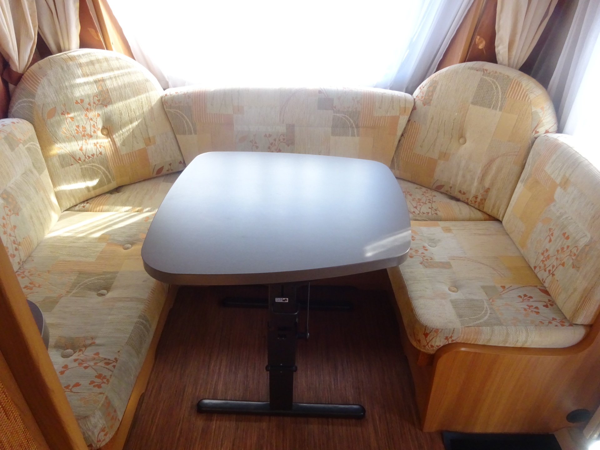 Hobby De luxe 460 LUEnkele Bedden+Rondzit+Mover foto: 9