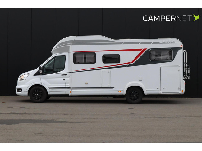 Camping-car LMC Tourer Lift H664 170 ch Automatique | Lits longs | Lit relevable | Chauffage diesel | Grand garage | Porte-vélos | Système multimédia | Photo : 2