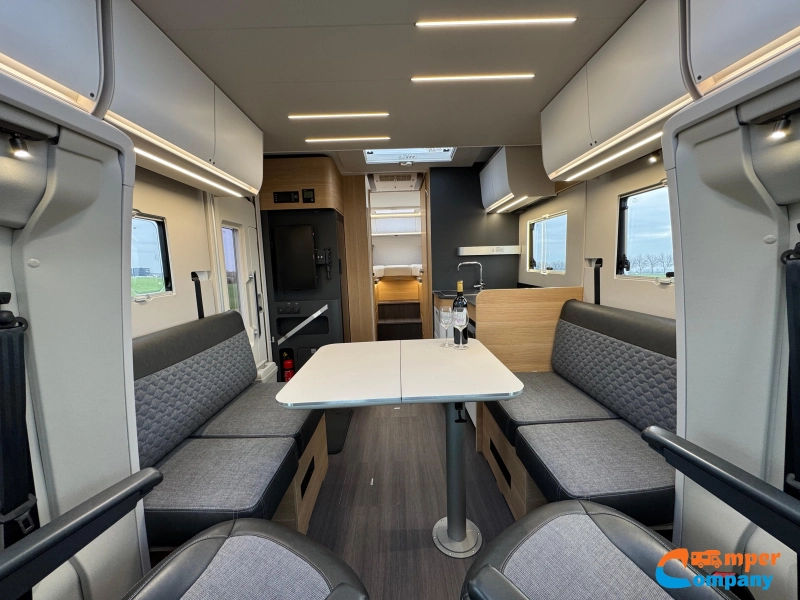 Adria Matrix Plus 670 DL L&auml;ngsbetten / Automatik Foto: 9