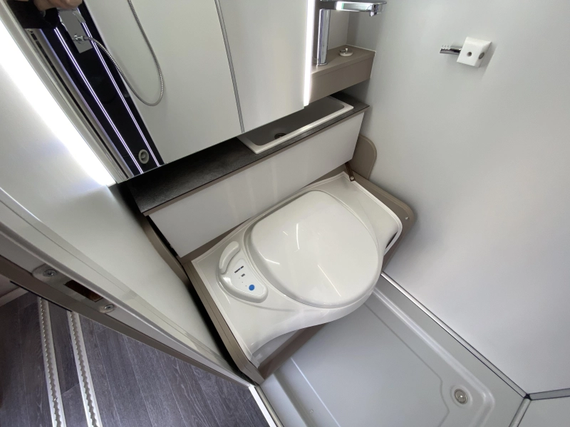 Frankia Yucon 7.0 Lounge round seating V6 autom. photo: 21