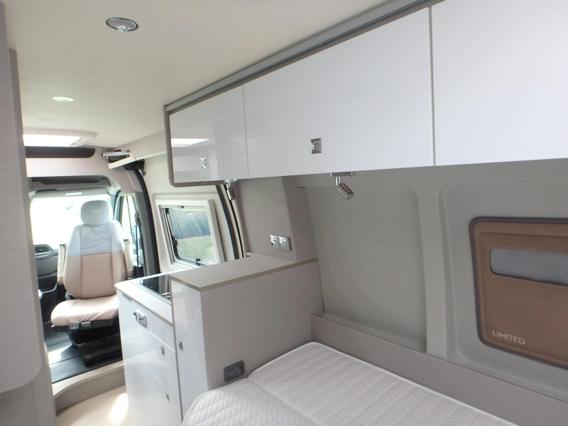 Bürstner Delfin C 621 TE HUUR € 100,00 PER DAG  foto: 22