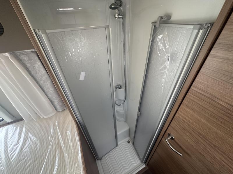 Weinsberg CaraSuite 700 ME Ensuite bad zonder hefbed  foto: 12