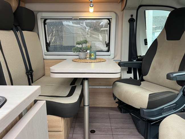 Knaus Boxstar Freeway 640 Automaat Off-Grid Lengtebedden foto: 17