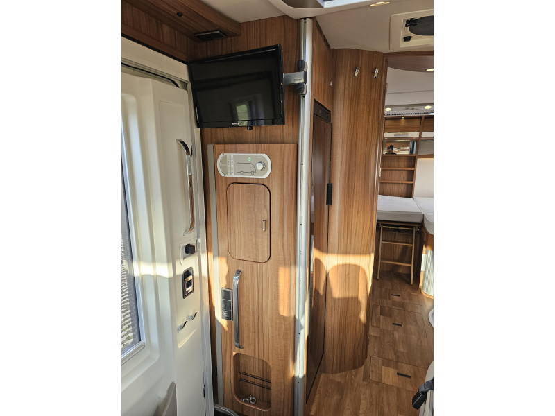 Hymer B678 Premium Line enkele bedde  foto: 16