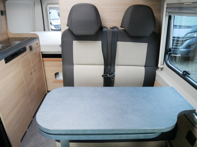 RoadCar (Pössl Groep) R540, Compacte 5.40 Meter Buscamper foto: 10