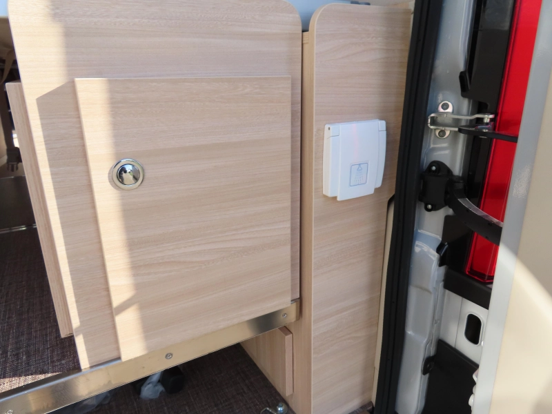 Eura Mobil Van 635 EB Busbiker  foto: 10