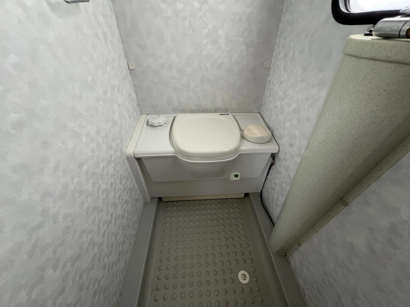 Adria Unica 432 PX voortent en luifel  foto: 11