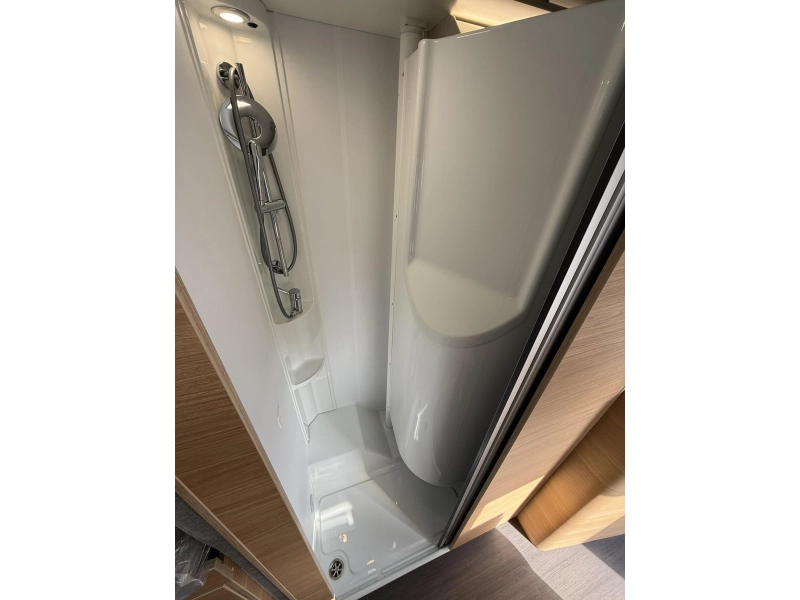 Adria Coral Axess 600 SL 7 meter lengtebedden  foto: 19