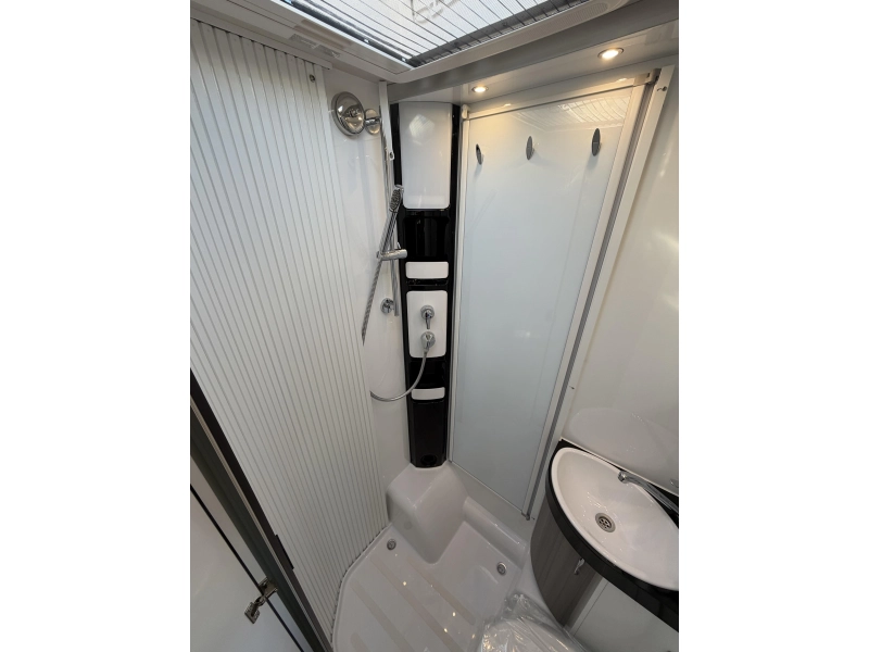 Hobby On Tour Edition 65 GE Thule bike lift, 165HP photo: 18