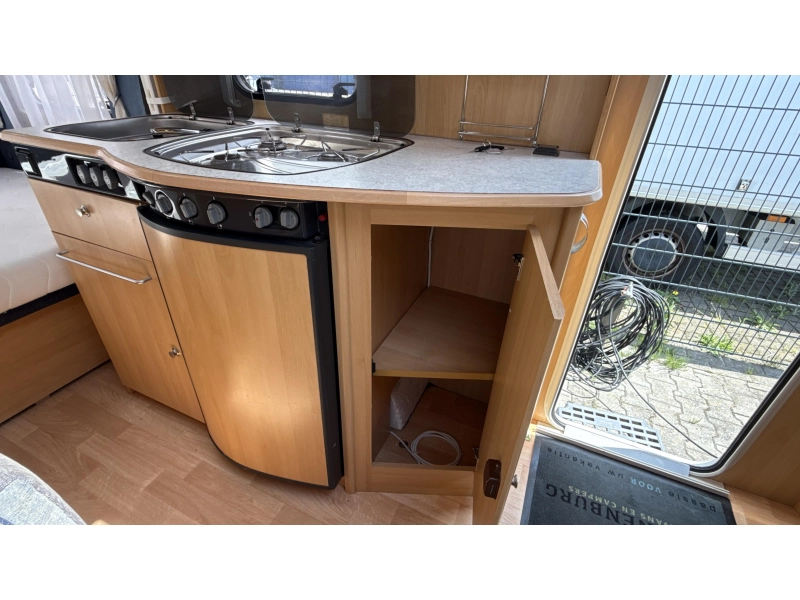 Dethleffs Camper 440 DB Zugsitz Festbett Toilette Foto: 11