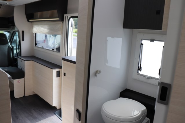 Virtually new Exclusive Line 660 Chausson AUTOMATIC double entrance door Artic pack (70 photo: 57