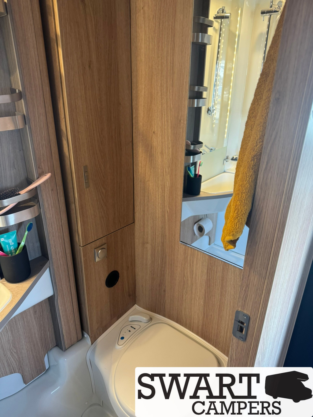 Knaus Skywave 650 MEG, Enkele bedden Hefbed foto: 15