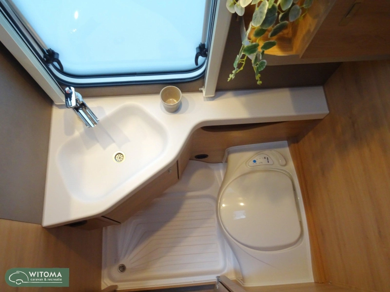 Knaus Sudwind Black Selection 420 QD 50 jaar Witoma voordeel!  foto: 12
