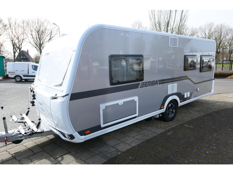 Eriba Nova 530 enk. bed zeer luxe  foto: 4