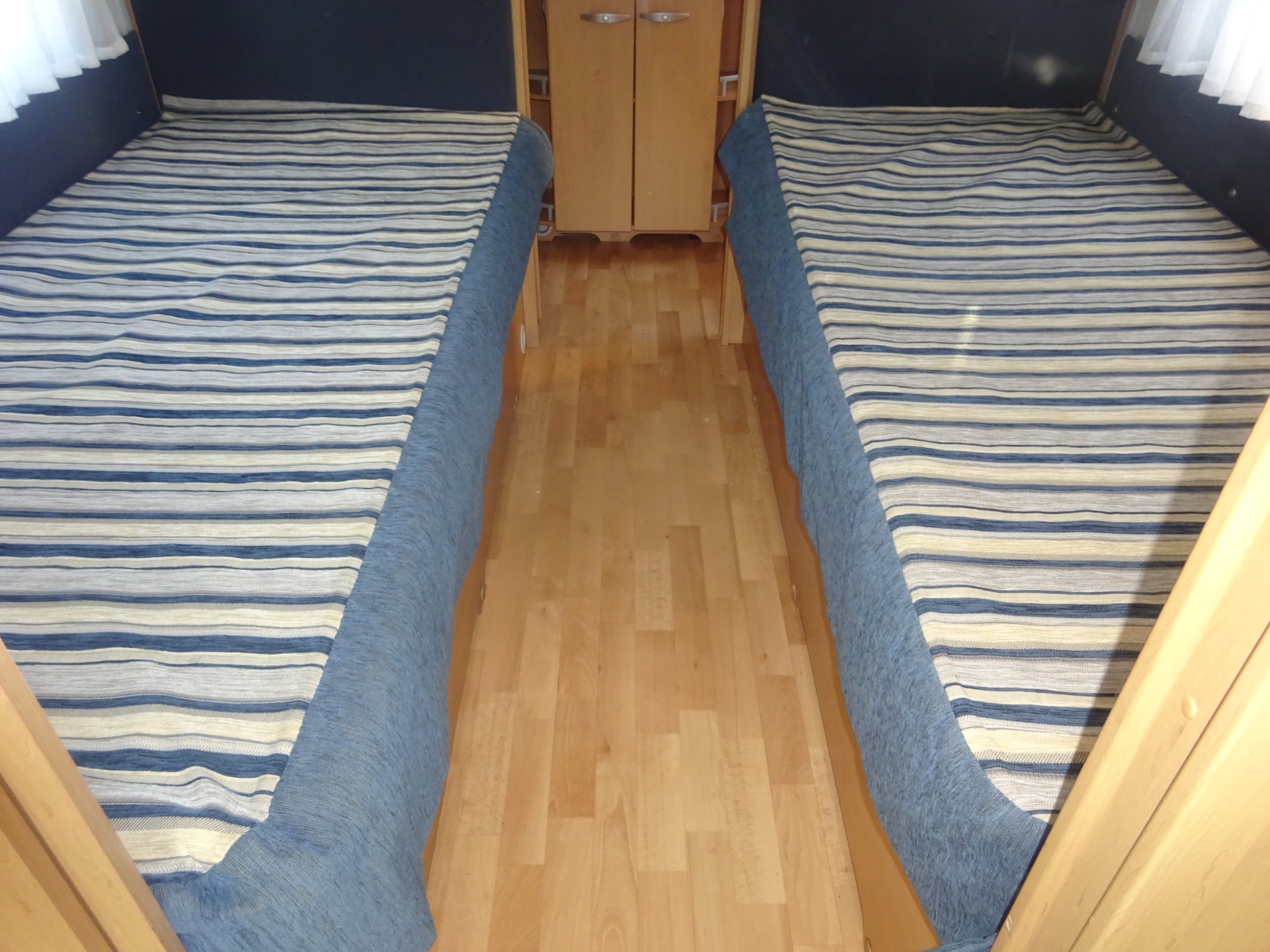 Knaus Sudwind 580 Ul Enkele Bedden #Grote Badkamer# foto: 12