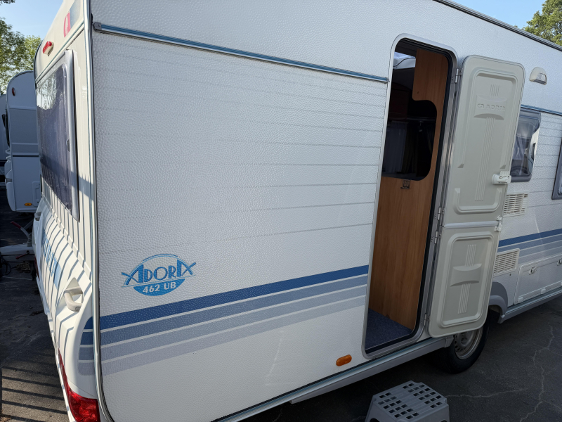 Adria Adora 462 UB 1300 KG+Voortent+luifel  foto: 2