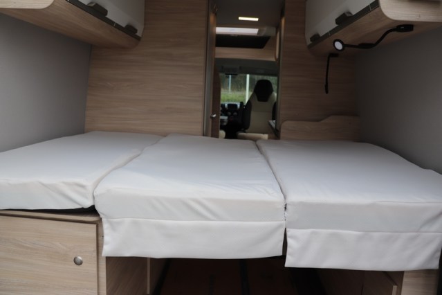 Autocaravana compacta Boxstar Street 600 del establo de Knaus compacta 5.99 m cama transversal Fiat 140 cv (47 foto: 12