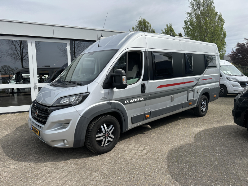 Adria Twin 640 SLX 150 hp solar panel photo: 4