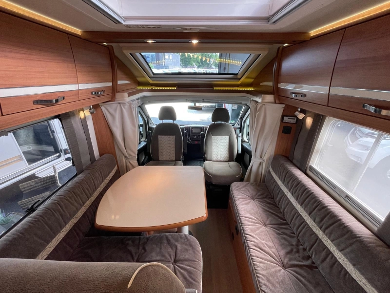 Eura Mobil Terrestra 710 HB Cama fija Garaje XXL foto: 6