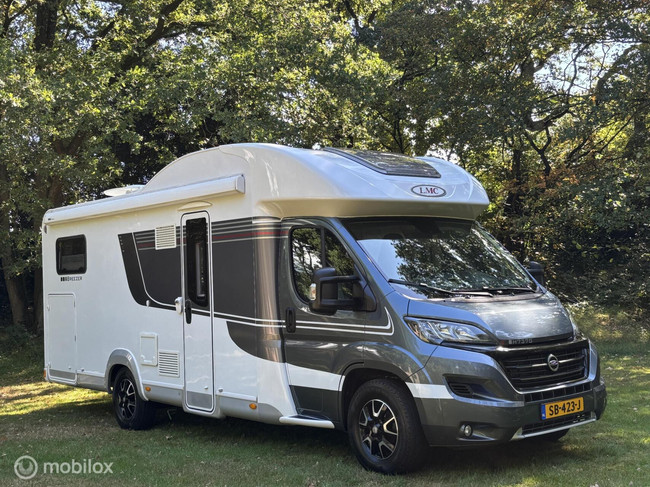 LMC Breezer H737 G Fiat 2.3 150pk Euro 6 | Enkele-bedden | Hefbed | Aparte douche/ wc | XXL Garage | Camera | Fietsendrager | 63dkm foto: 1