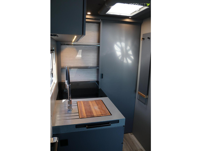 Niesmann+Bischoff iSmove 6.9E Clou Line 160pk Automaat | 7 meter | Unieke kleurstelling | Sonos | Zonnepanelen | Omvormer | Hefbed | foto: 13