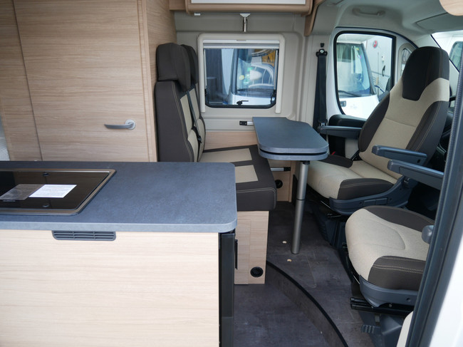 RoadCar (Pössl Groep) R540, 9-Traps Automaat, 540 Buscamper, Slaaphefdak foto: 7