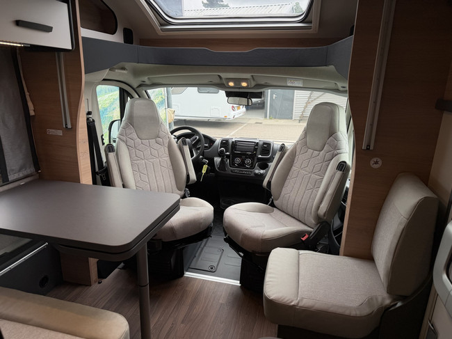 Knaus Live Wave 650 MEG Black Select Foto: 14