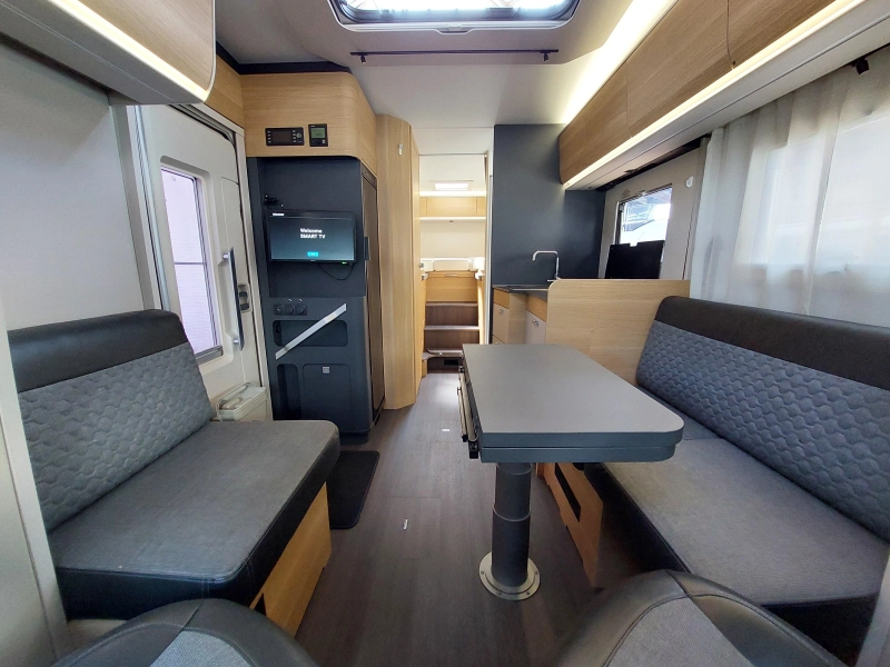 Adria Coral 650 DL Lengtebed/face2face/heavy  foto: 4