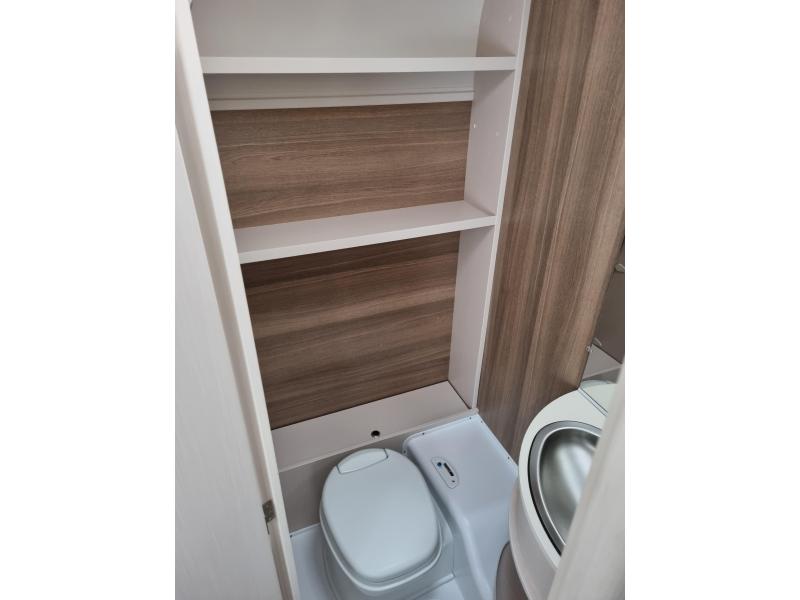 Dethleffs C'Joy 420 QSH - Thule Cassette Luifel -  foto: 17