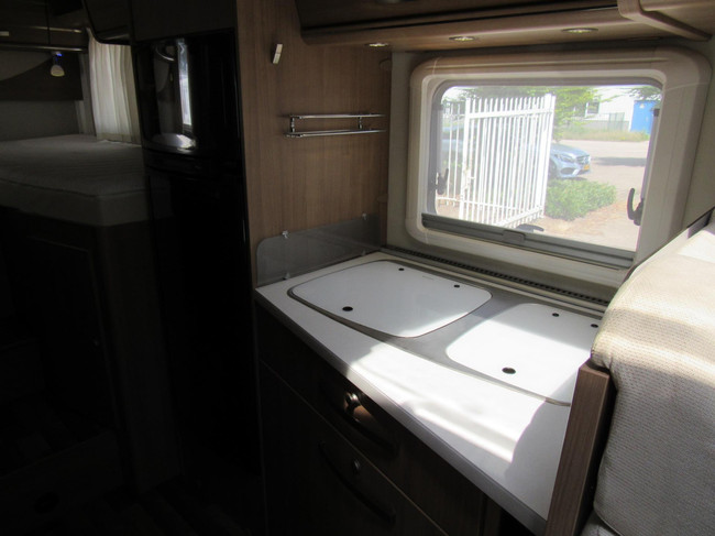 Hymer Exsis-i EX 688 Single beds pull-down bed integral bj2014 photo: 15