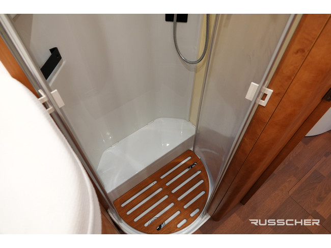 Carthago CHIC C-LINE i 4.9 5 persoons 150Pk | Lengte bedden | Dakairco foto: 11