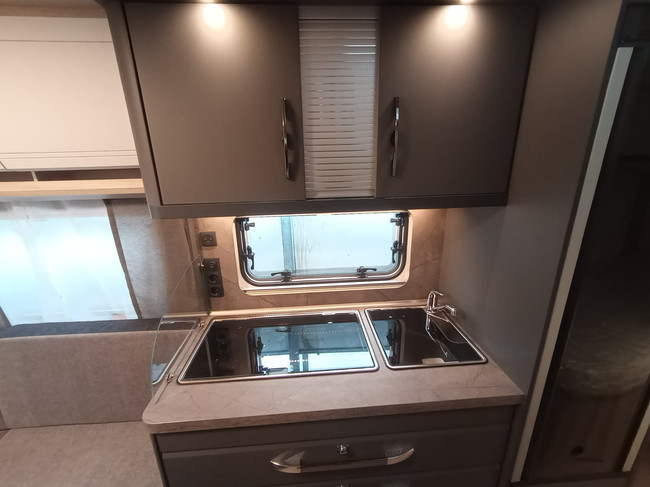 Hobby De Luxe 460 UFe Foto: 9