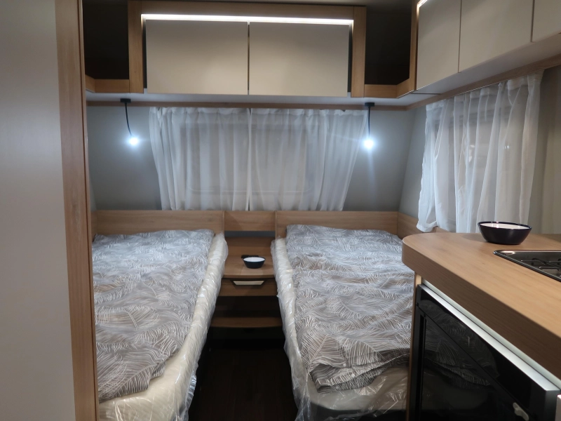 Knaus Sport 460 EU ENKELE BEDDEN / RUIME ZIT  foto: 8