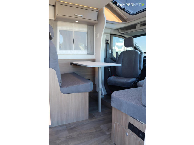 Carado T447 Edition 26 165pk Automaat | Lengtebedden | Luifel | Hefbed | Gescheiden douche | Fietsendrager | 12'' Ford multimediasystee foto: 7