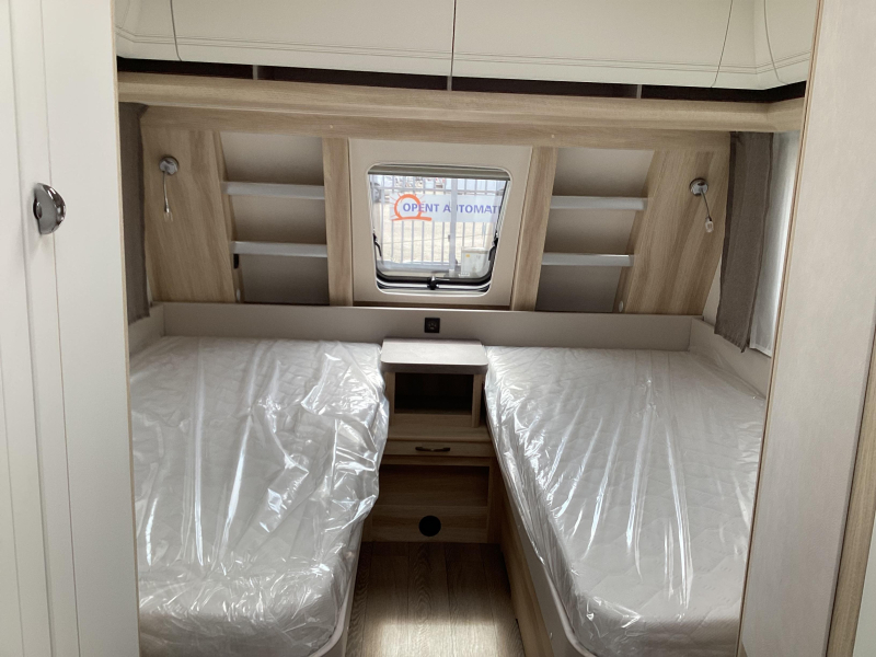 Hobby De Luxe 540 UL Camas individuales foto: 2