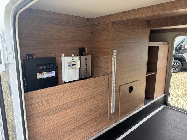 Knaus van ti 650 MEG 2024 Lengte bedden 7.220 KM nieuwstaat foto: 16
