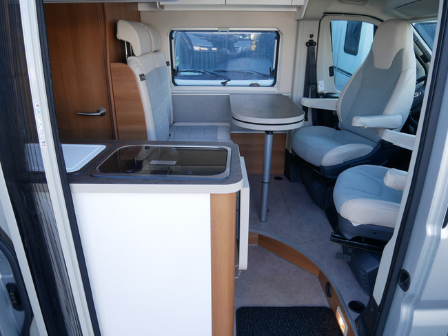 Knaus Van Tourer, Camas individuales, Techo elevable, Autom&aacute;tico de 9 velocidades. foto: 7