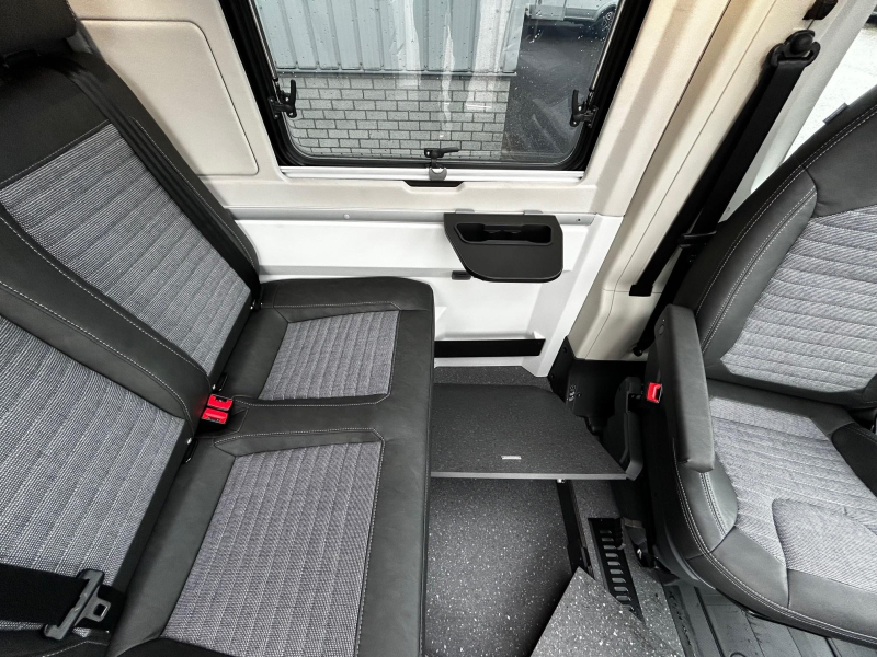 Adria Twin Supreme 600 SPB Truma dieselkachel Luifel  foto: 11