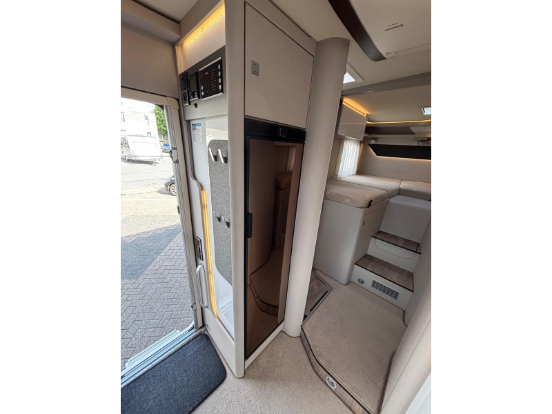 Hymer Tramp 685 topstaat face to face zit  foto: 12