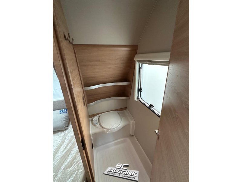 Knaus Sudwind 60 Years 500 FU Franz&ouml;sisches Bett Campovolo grau Foto: 9