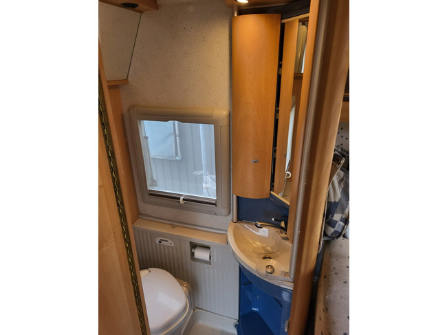 Fiat 230 2.8jtd Bürstner Top staat veel ruimte foto: 16
