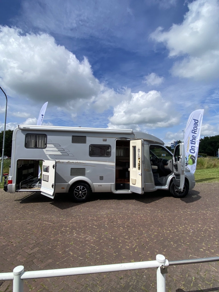 Hymer T 674 SL 2.3 MultiJet 160 CV, Semi-integral, 2 camas individuales, Aire acondicionado de motor, Antena parab&oacute;lica autom&aacute;tica, etc. A&ntilde;o 2011 Camper Centrum On the Road en Noorderringweg 4 en Marum. foto: 2
