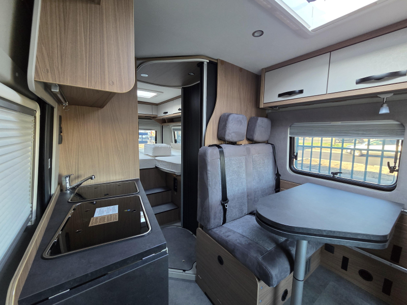 Pössl Roadcruiser 640 Automaat Lengtebed  foto: 3