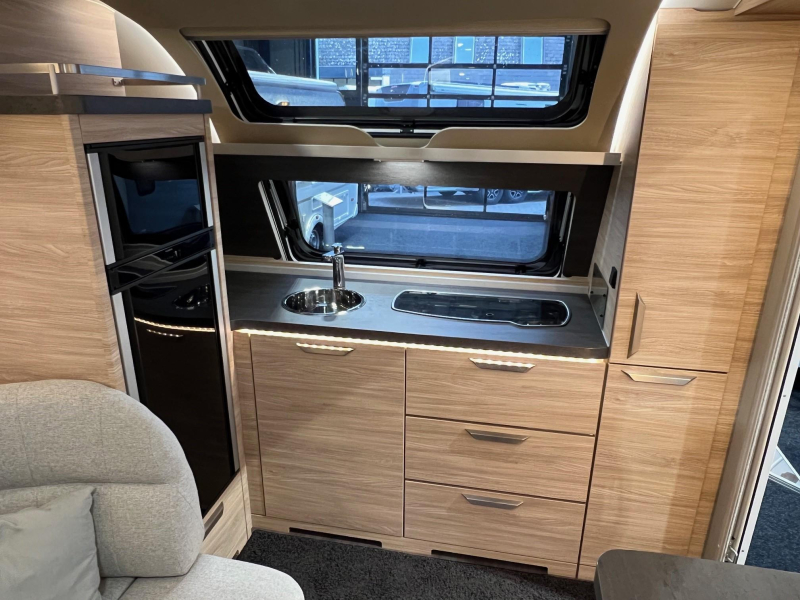 Knaus Sudwind 650 PXB queensbed, bomvol opties  foto: 11