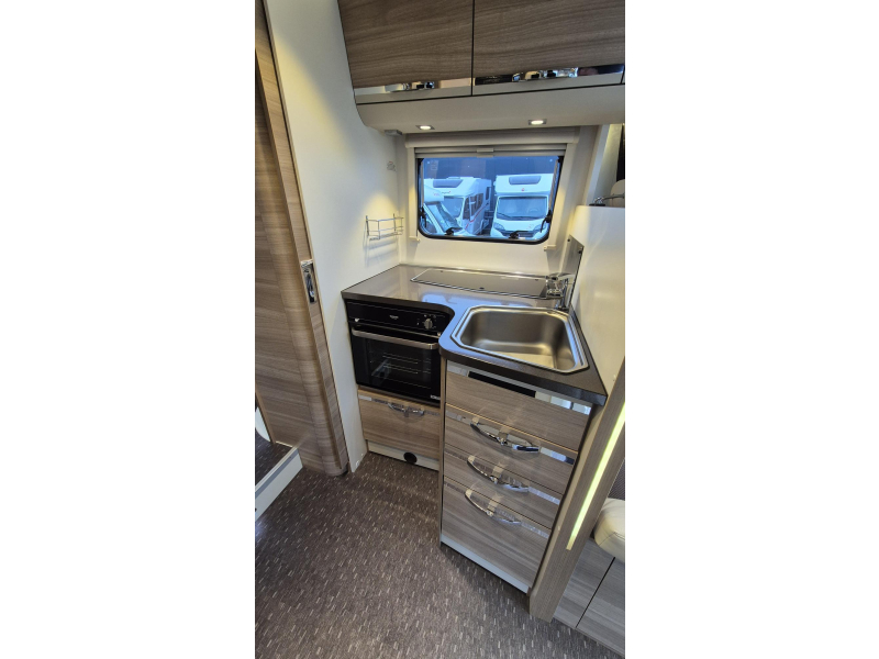 Adria S690SC Queensbed / topstaat!  foto: 10
